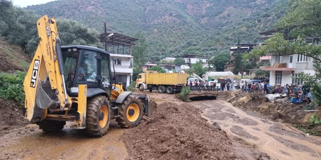 Aydın'da sel felaketi! Yollar çamur deryasına döndü