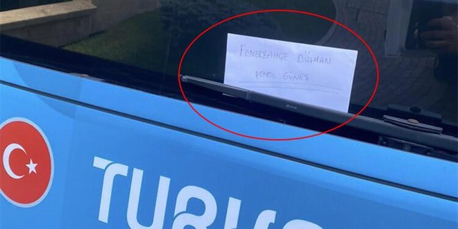 A Milli Takım otobüsüne 'Fenerbahçe düşmanı Şenol Güneş' yazısı asıldı