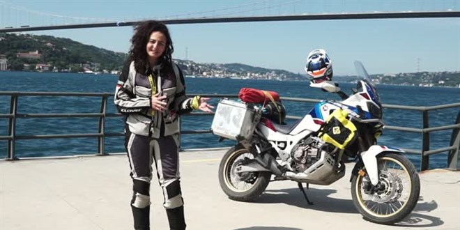 Kadın akademisyen, belgeseli için motosikletiyle Afrika'yı keşfe çıkıyor