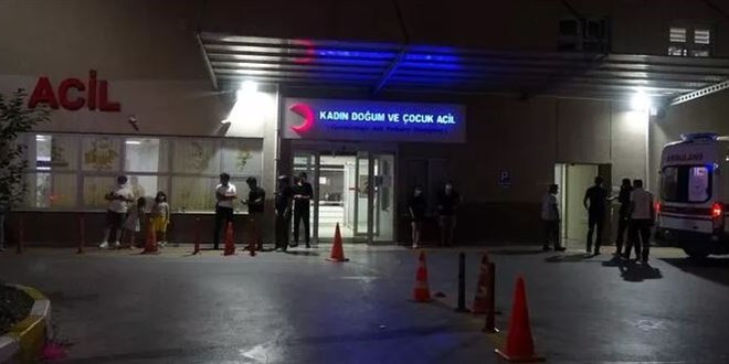 15 yaşındaki çocuk kendisini uyaran polisi bıçakladı