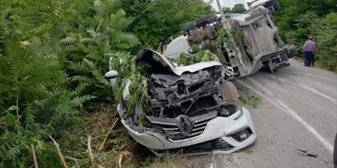 Balkesir'de zincirleme trafik kazas: Daire Bakan hayatn kaybetti