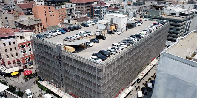 45 yıllık katlı otoparkın yerine meydan yapılacak