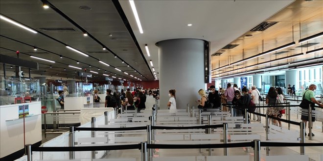 Turistler Rusya'dan İstanbul'a gelmeye devam ediyor