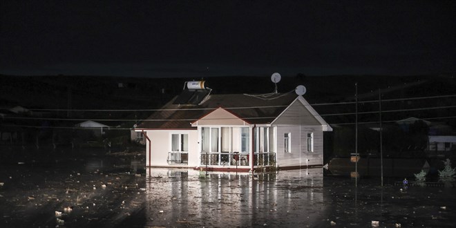 Başkentte etkili olan sağanakta 11 ev zarar gördü