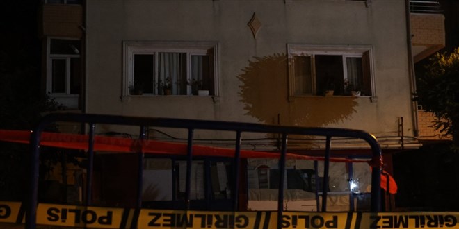 Avcılar'da kolonları çatlayan 5 katlı bina boşaltıldı