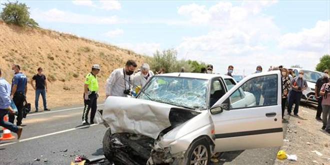 Nevşehir'de iki otomobil çarpıştı: 3 ölü, 3 yaralı