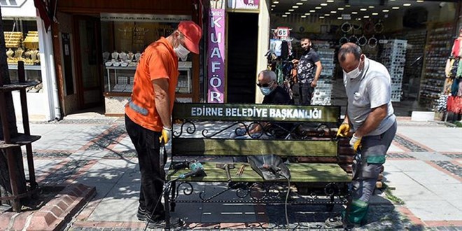 Vaka sayısı düşen Edirne'de banklar yeniden konuldu