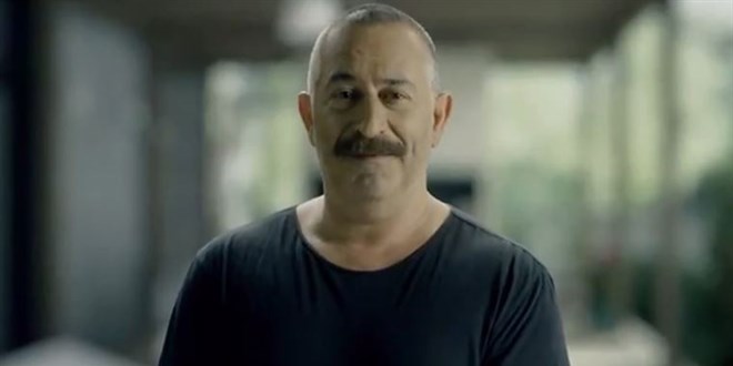 Cem Yılmaz 'kamu spotu için para aldın' yorumlarına isyan etti