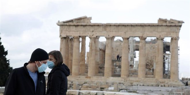 spanya ve Yunanistan ak havada maske zorunluluunu kaldryor