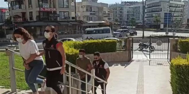 Müzik öğretmeni, uyuşturucu ticaretinden tutuklandı