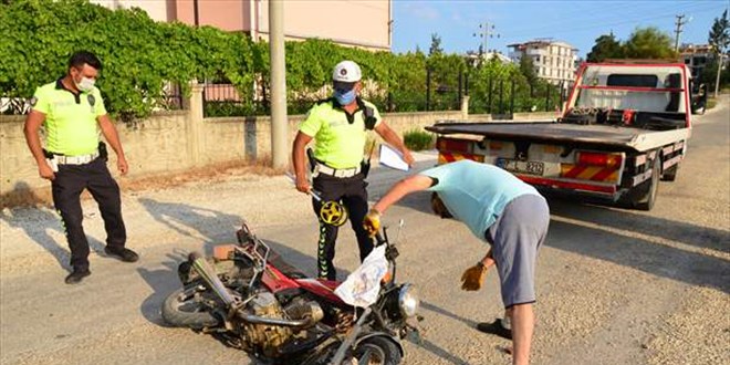 Eşine doğum günü pastası götürürken kazada hayatını kaybetti