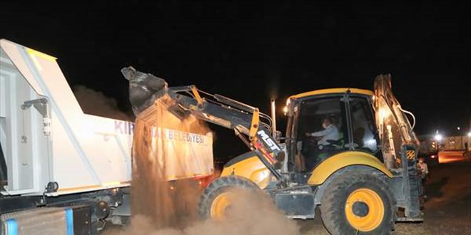 Bakan Varank, kepçe operatörlüğü yaparak Kırıkhan OSB'nin çalışmalarını başlattı