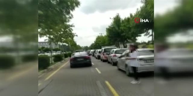 Öğrencileri sınava yetiştiren polis memuru o anları spiker gibi anlattı