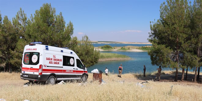 Atatürk Baraj Gölü'ne giren 4 kişiden 2'si boğuldu