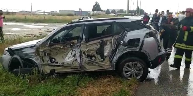 Belediye Başkanı'nın oğlu ve yeğeni trafik kazası geçirdi