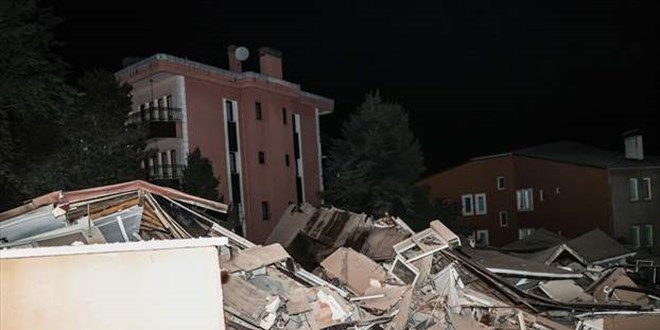Sarıyer'de 11 katlı boş bina çöktü