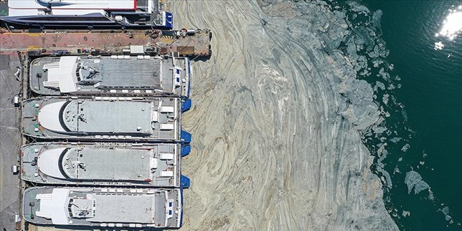Marmara Denizi'nden 7 bin 430 metrekp msilaj temizlendi