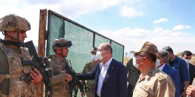 Bakan Soylu, Tendürek Dağı eteklerindeki üssü ziyaret etti