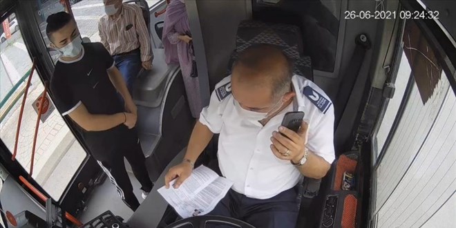 YKS'ye geç kalan öğrenciler için güzergah değiştirdi