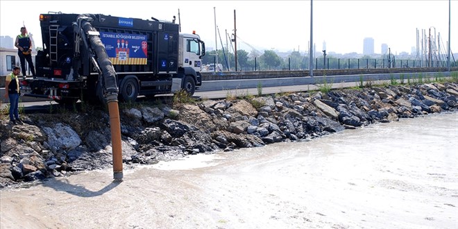 İstanbul'da müsilaj temizleme çalışmaları devam ediyor