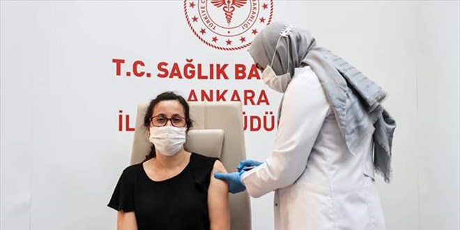 Esenboğa Havalimanı'nda aşı yapılmaya başlandı