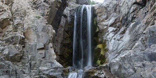 Tunceli'nin saklı güzelliği 'Kakber Şelalesi' doğaseverleri cezbediyor