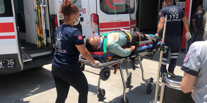 Mersin'de yolcu otobüsü ile tır çarpıştı: 14 yaralı