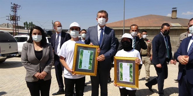 Bakan Selçuk: Öğretmenlerimize, yöneticilerimize müteşekkirim