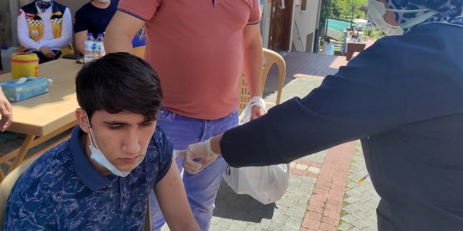 Bakan Koca'nın fotoğrafını paylaştığı Furkan o anları anlattı