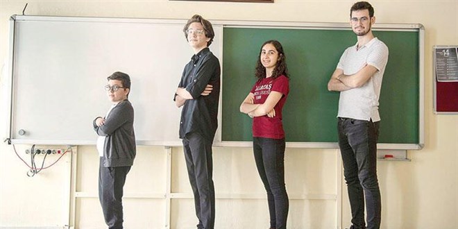 Pandemiden bunalan öğrenciler: Evde durmak istemiyoruz