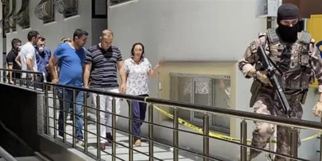 İstanbul Esenyurt'ta bir kadın, bekçi sevgilisini rehin aldı