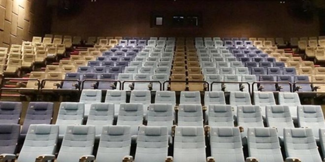 Sinema salonları misafirlerini yeniden ağırlamaya başladı