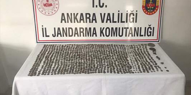 Ankara'da dzenlenen operasyonda 1016 sikke, at heykeli ve yzk ele geirildi