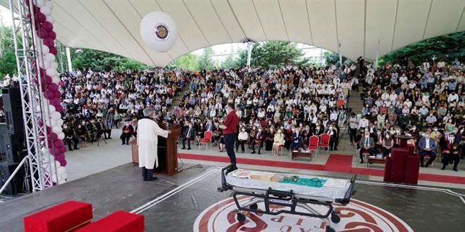Ankara Üniversitesi Tıp Fakültesi yeni mezunlarını verdi