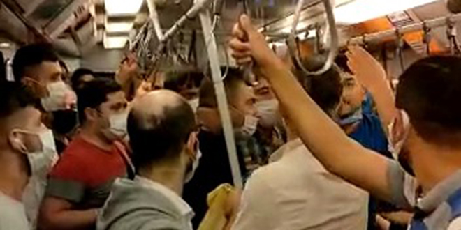 Metroda maske kavgas kamerada