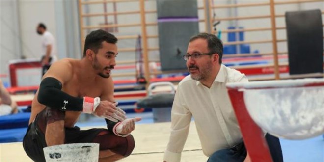 Bakan Kasapolu, olimpik sporcularla bulutu