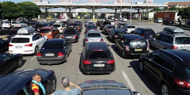 Sınır kapılarındaki 'gurbetçi' yoğunluğunu yeniden yükselişte
