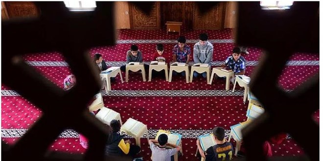 Kur'an kurslarnda yz yze eitim balad