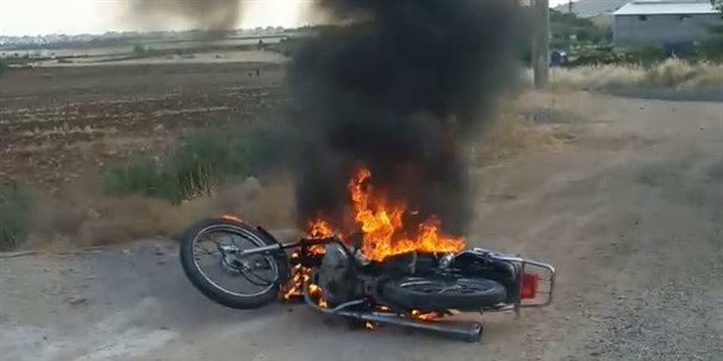 144 TL cezaya kızıp motorunu ateşe verdi