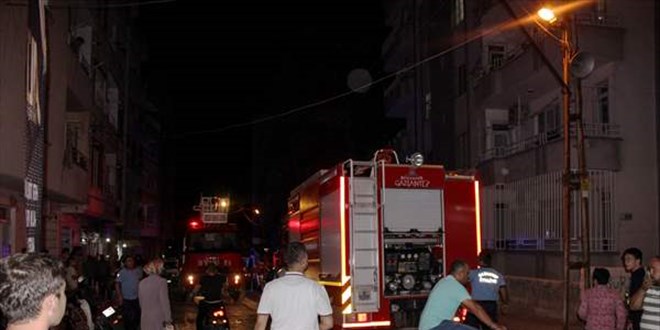 Gaziantep'te iki çocuğunu rehin alıp evini yakan babayı polis ikna etti