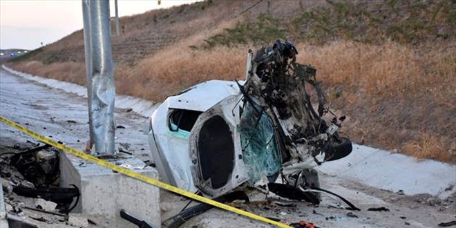 Aksaray'da otomobil şarampole devrildi: 2 ölü, 1 yaralı
