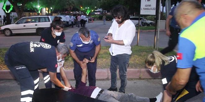 Sokakta yürürken rahatsızlanan kişiye yoldan geçen doktor müdahale etti