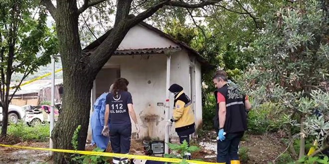 Emekli orman muhafaza memurunun cesedi tarlada bulundu