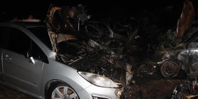 Otoparkta yangın çıktı: 12 araç küle döndü