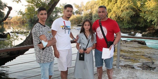 Sahte siteden rezervasyon yaptıran gurbetçi aile dolandırıldı