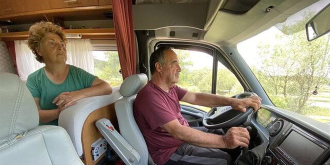 Karavan tutkunu çift, 15 ülke ve Türkiye'de 77 şehir gezdi