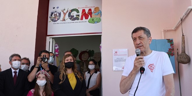 Bakan Selçuk: Çocukları masallarla tanıştırmak eğitimin doğal bir yolu