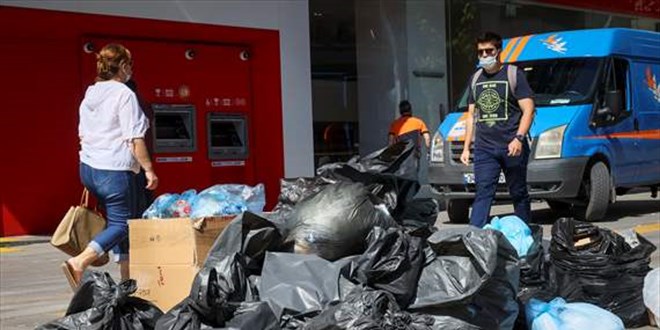 İşçi ve belediye anlaşamadı, Başkentte çöpler sokaklarda kaldı