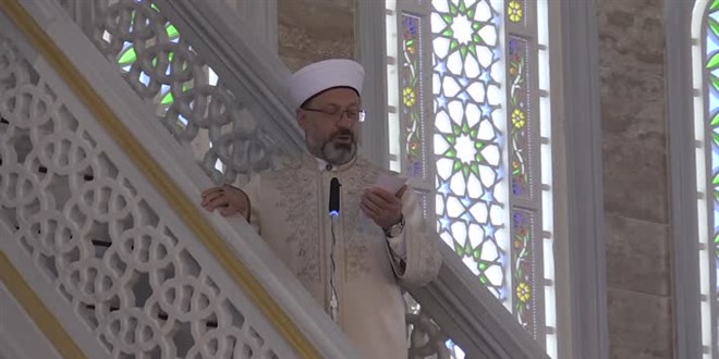 Diyanet İşleri Başkanı Erbaş, Akyazı Uhud Camisi'nde hutbe irat etti