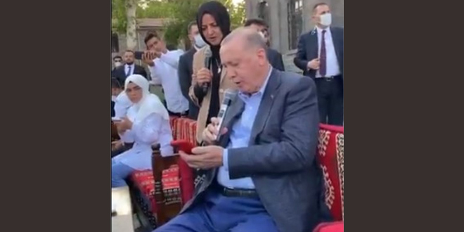 Cumhurbaşkanı Erdoğan, Neşet Ertaş'ın 'Gönül Dağı' türküsünü seslendirdi